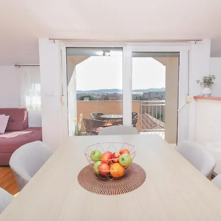 Lara Apartman Zára