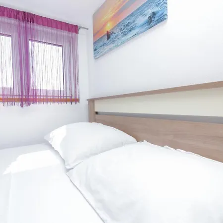 Lara Apartman